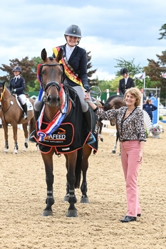 Stephanie Gunn crowned the  2024 Nupafeed Supplements Senior Discovery Champion